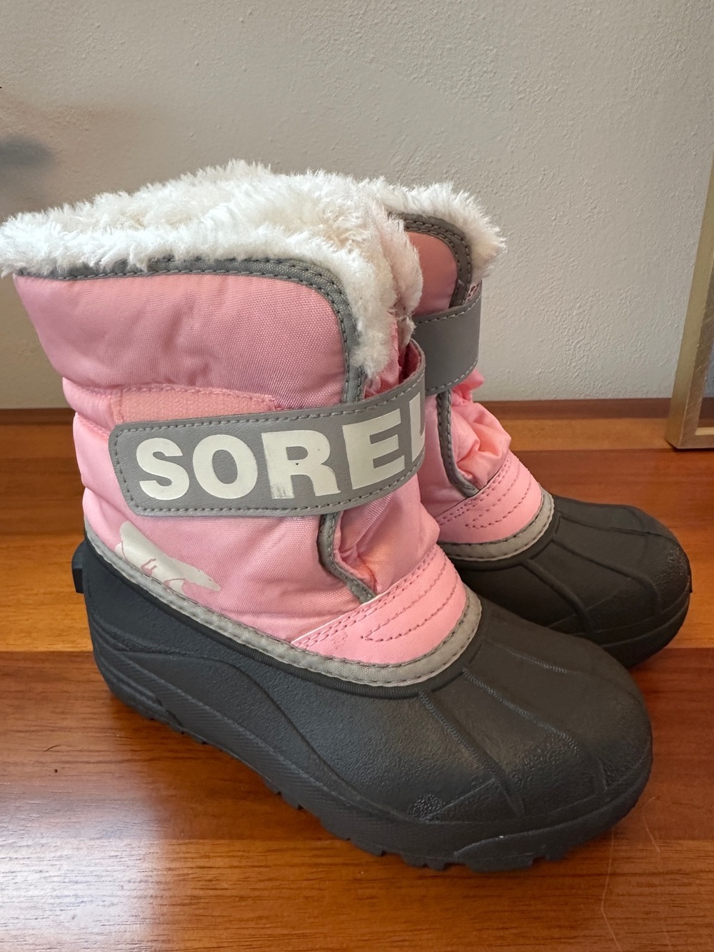 Kids girls Sz 13 Sorel Snow boots. Pink. NWOT. No sign of wear.